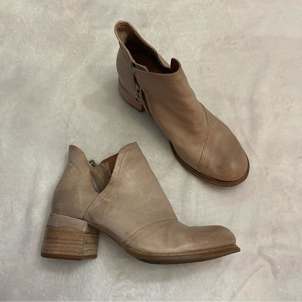A.S.98 leather block heel ankle boots booties light brown tan